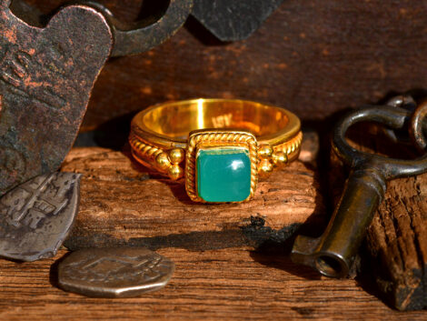 Gem Silica & Gold Ring