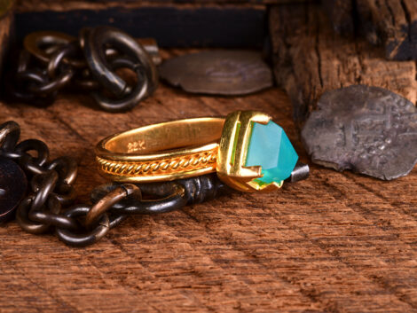 Gem Silica & Gold Ring