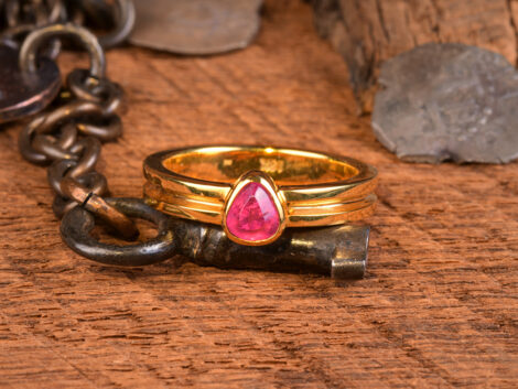 Pink Sapphire & Gold Ring