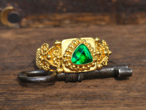Tsavorite & Gold Ring