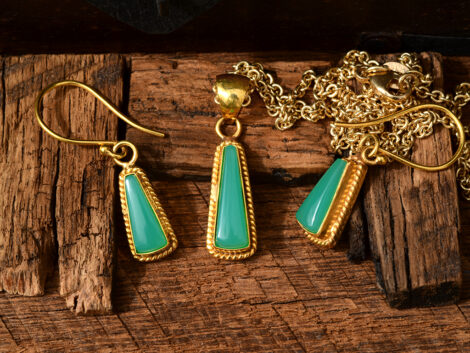 Chrysoprase - Gold Earrings & Pendant Set